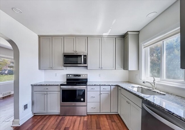 Building Photo - 3 bedroom 2 bath home - Camp Hill PA