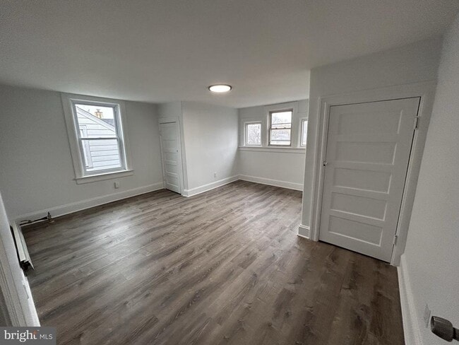 Building Photo - 1067 S Clinton Ave