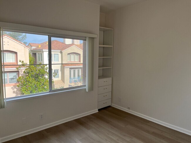Building Photo - Remodeled Townhome in the Heart of Cupertino!