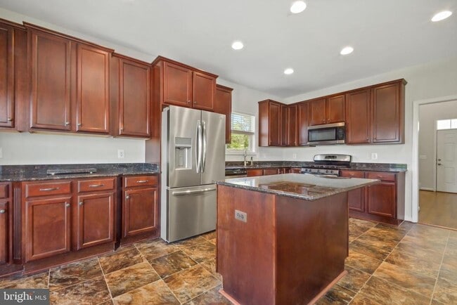 Building Photo - 2486 Winthrop Dr