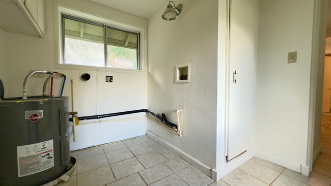 Building Photo - Lakefront Home at Summit Lake 3 Bedrooms w...