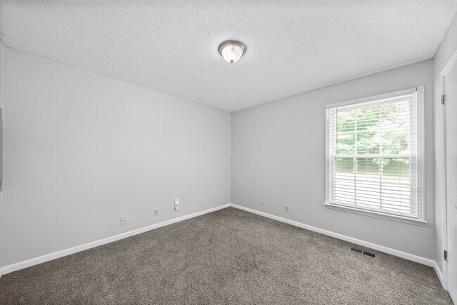 Building Photo - 541 Donna Dr