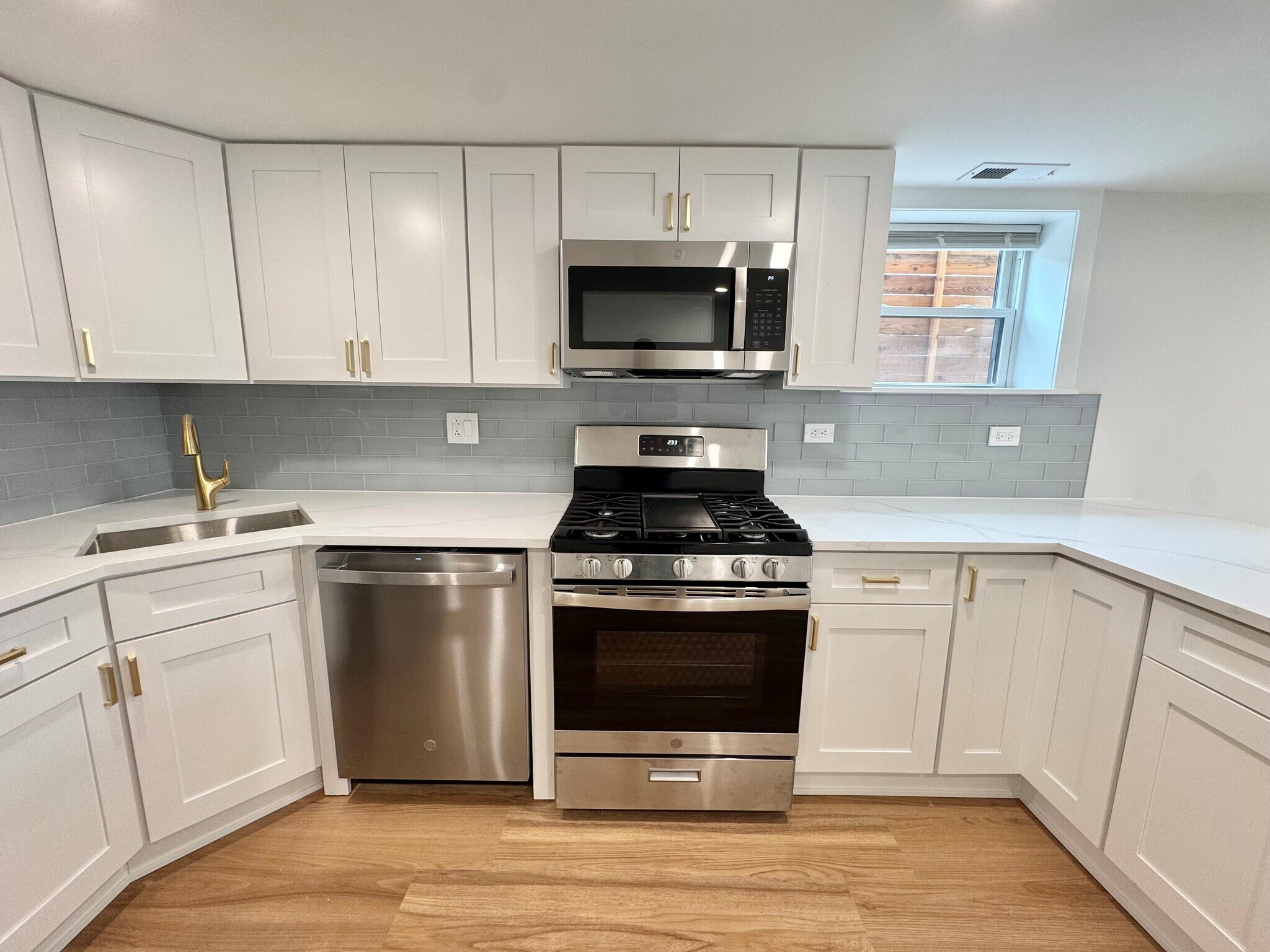 Building Photo - 4816 W Henderson St