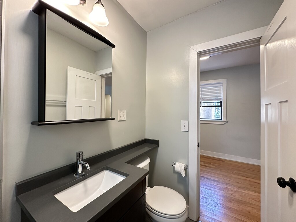 Building Photo - 4530 N Damen Ave