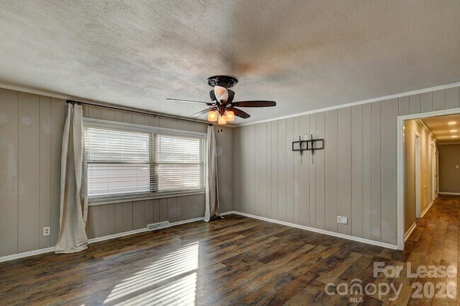 Building Photo - 1409 Delview Rd