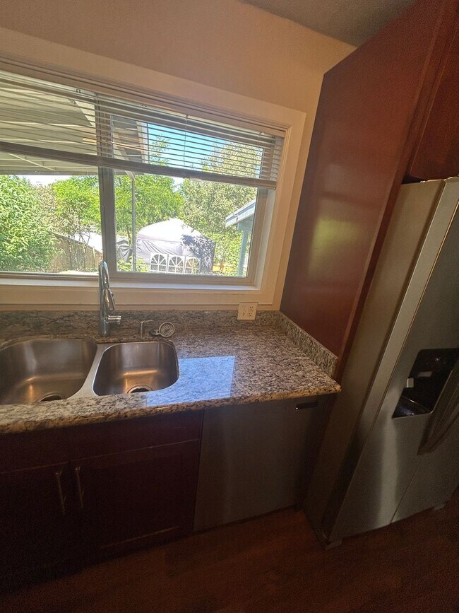 Building Photo - 3 Bed, 2 bath Rambler Home w/utilities included in Skyway, $3,135/mo.