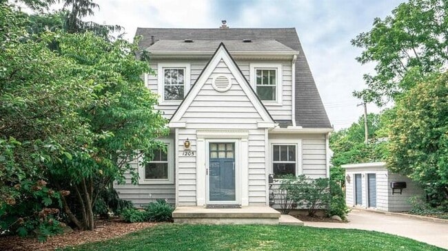 Building Photo - 1205 Miller Ave