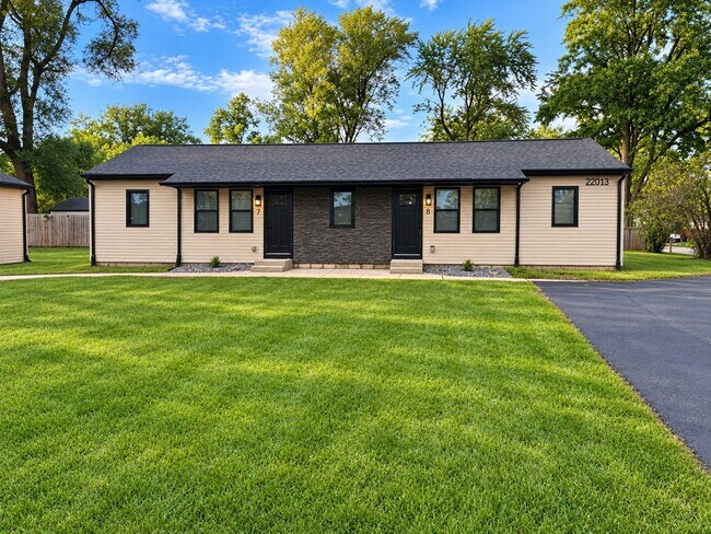 Building Photo - 22013 Springbrook Ave