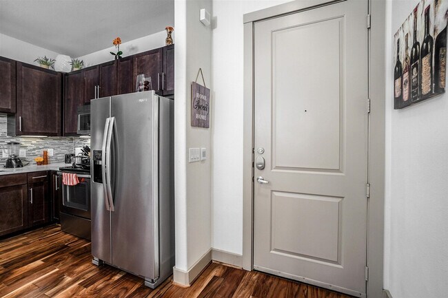 Building Photo - 955 St Joseph Pkwy