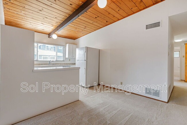 Building Photo - 3 Treanor St