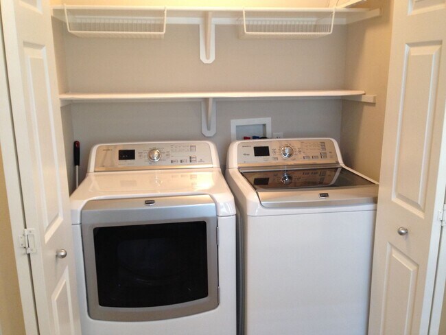 Building Photo - 3353 SE Midvale Dr