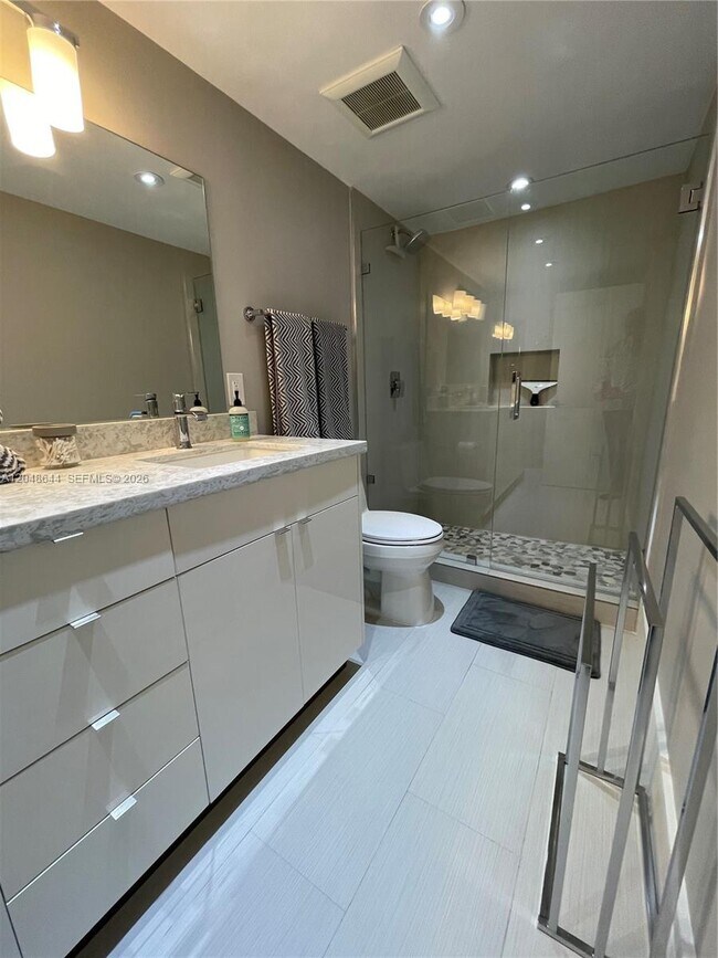 Building Photo - 2500 Parkview Dr