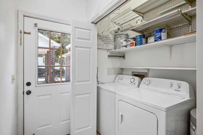 Building Photo - 378 Hermitage Ave