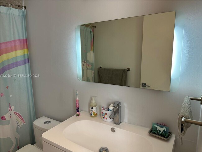 Building Photo - 888 Brickell Key Dr