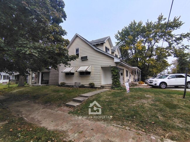 Building Photo - 222 E Monroe St