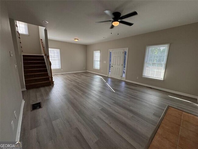 Building Photo - 1812 Lakewood Ave SE