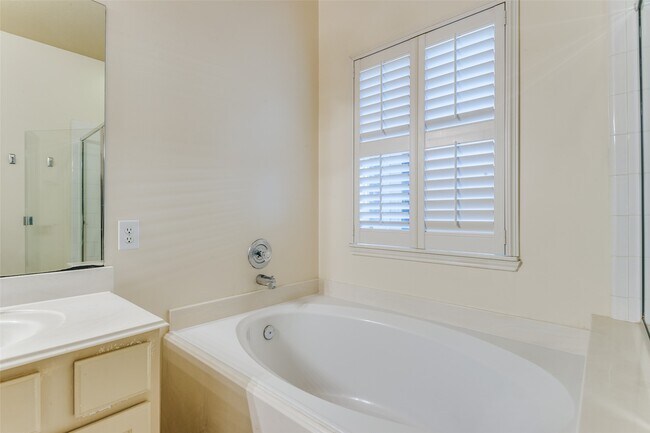 Building Photo - 127 S Winterport Cir