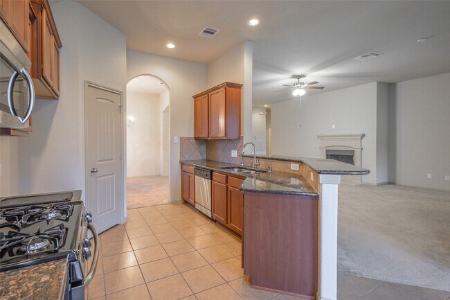 Building Photo - 12805 Shady Springs Dr