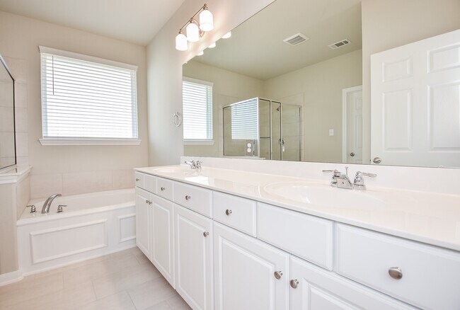 Building Photo - 2642 Settler Hl Dr