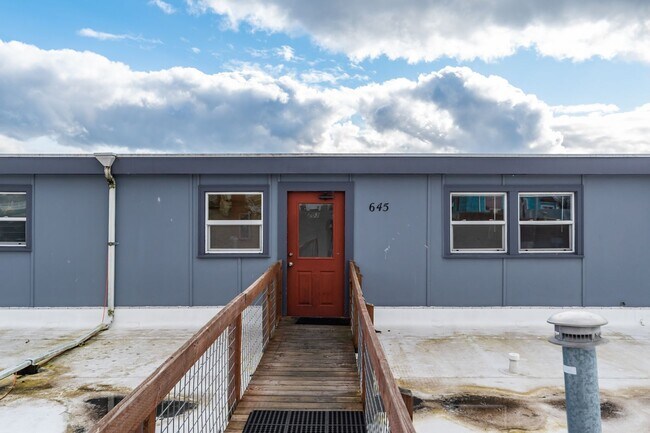 Building Photo - 645 SE Fidalgo Ave
