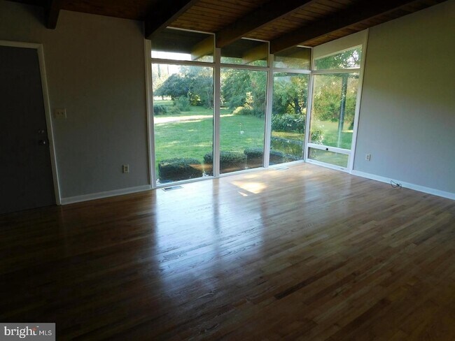 Building Photo - 1242 S Governors Ave
