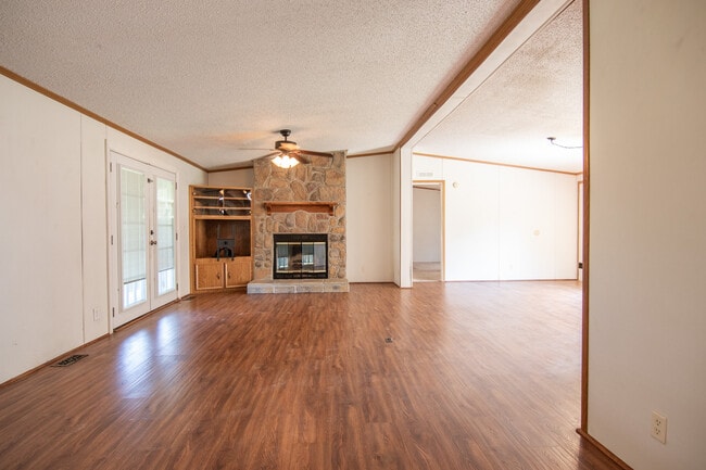 Building Photo - 1520 Linzay St
