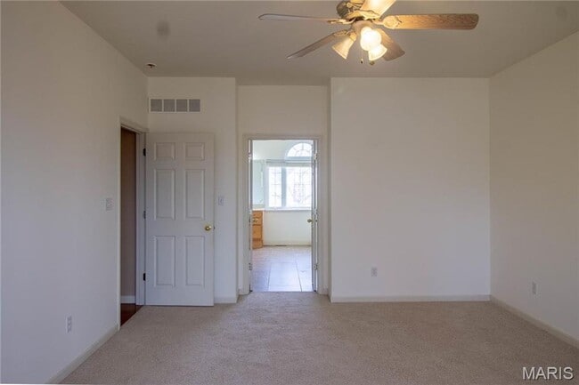 Building Photo - Welcome to this beautiful 3-bedroom spacio...