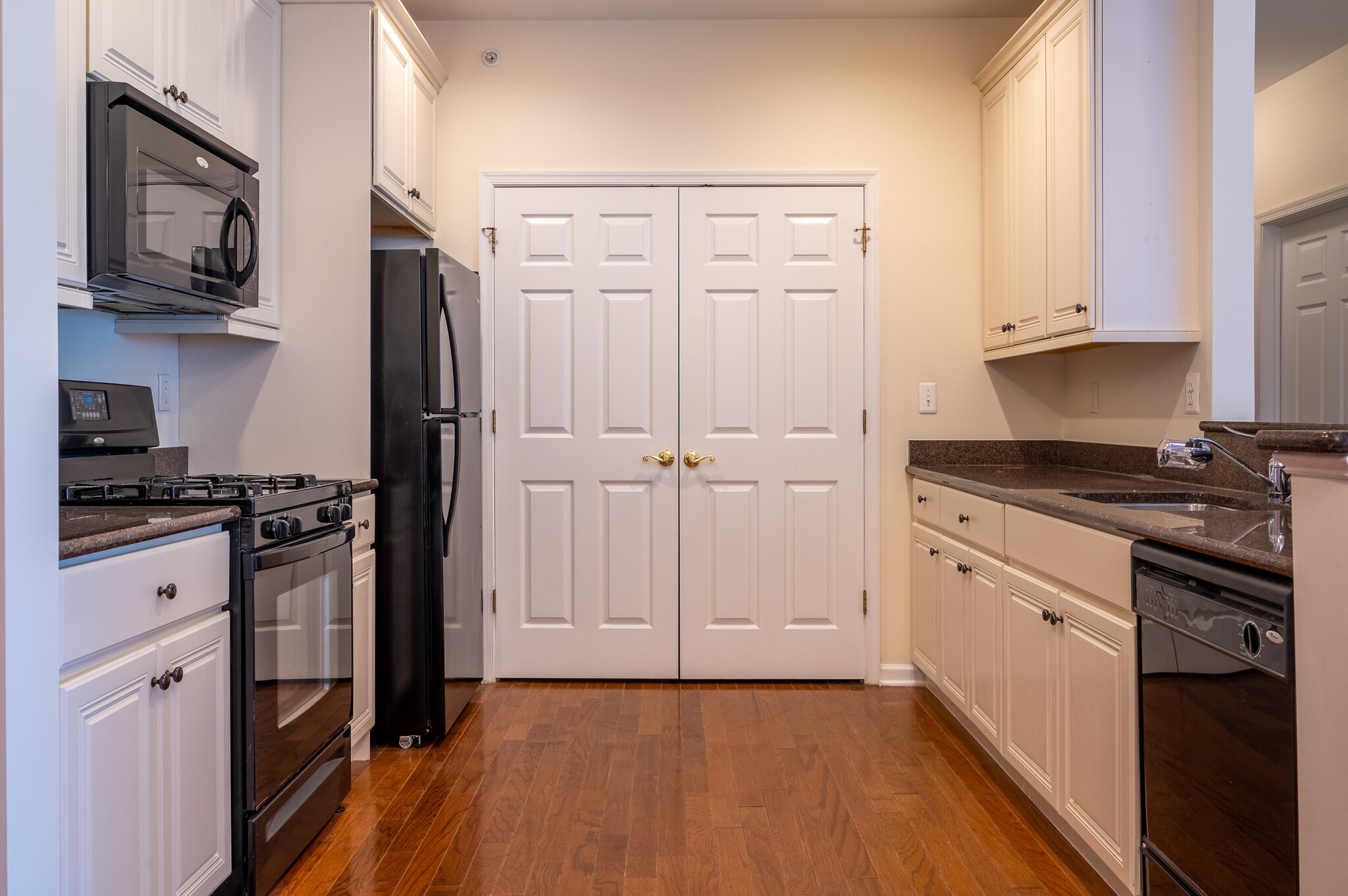 Kitchen with doors to washer/dryer - 539 Sophee Ln