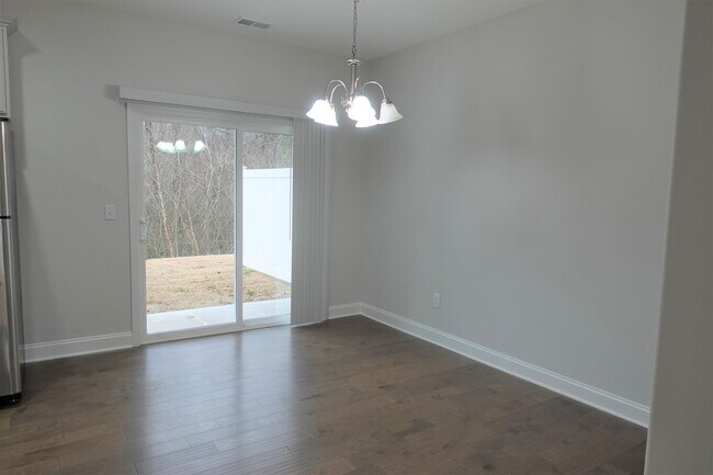 Building Photo - 124 Creekland Wy