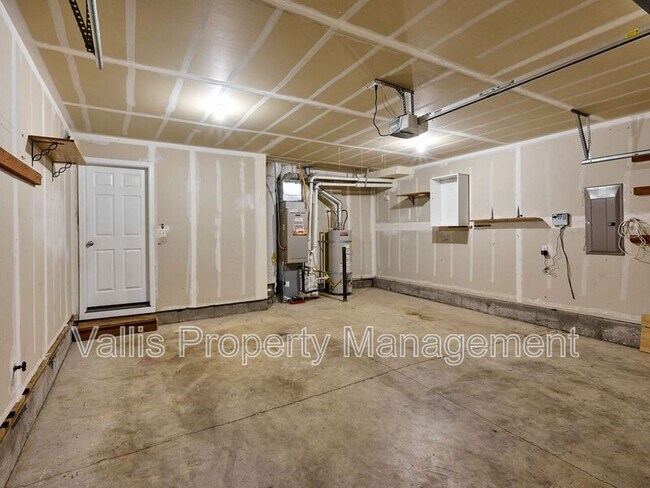 Building Photo - 224 SE Derby St