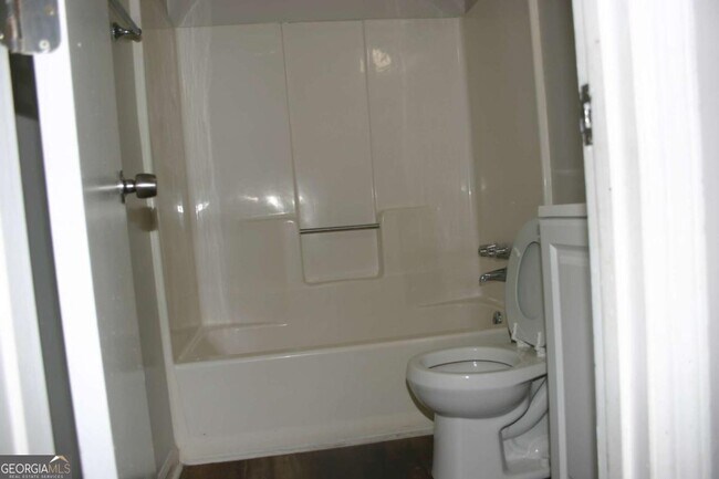 Building Photo - 6694 Young Ct