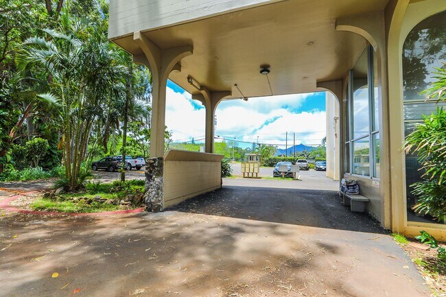 Building Photo - Kemoo by the Lake - Studio with lake views