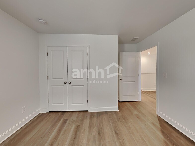 Building Photo - 305 Golucke Way