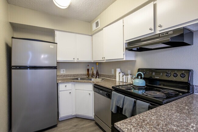 1 BA, 1 BA - 706 SF - Watermill Apartments