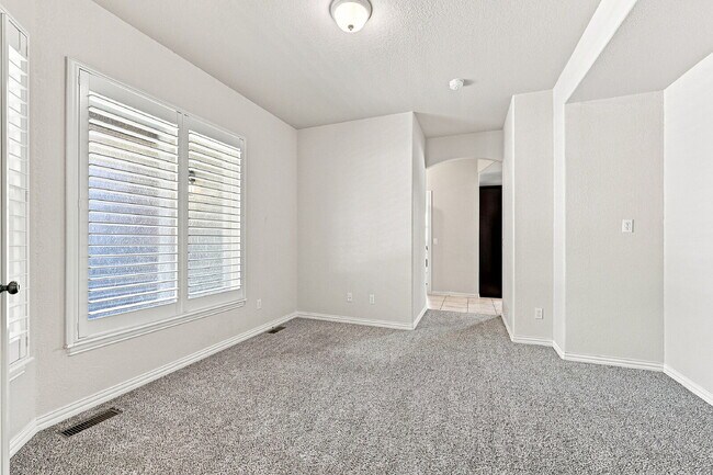 Building Photo - $3,040.95, 6 bed, 4 bath located in Colorado Springs