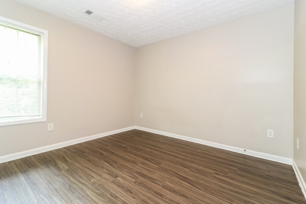 Building Photo - 1000 Weatherwood Pl NE