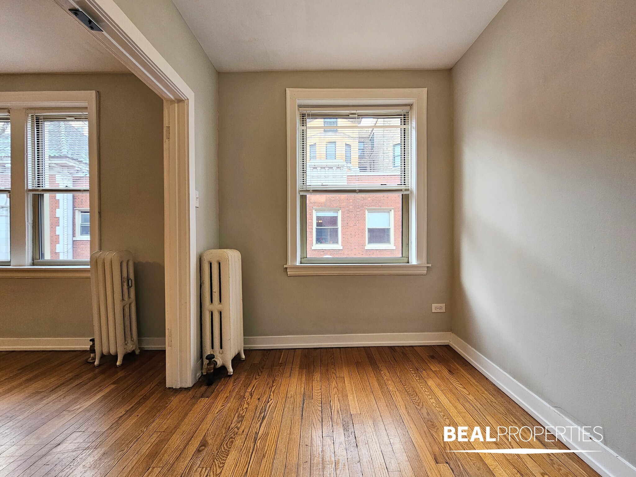 Building Photo - 542 W Surf St