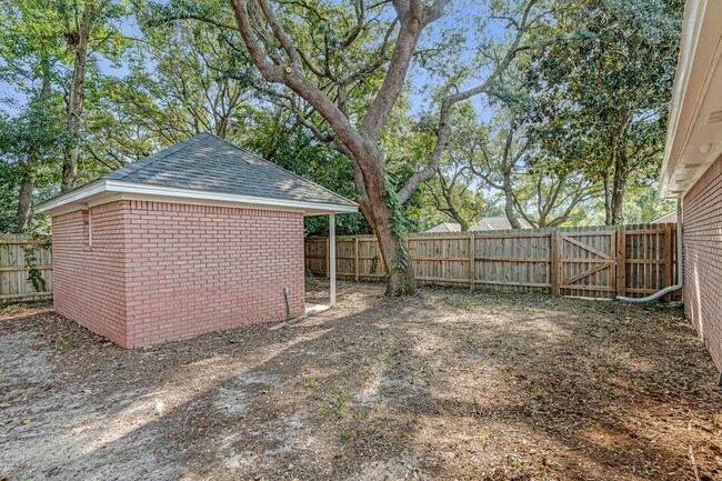 Building Photo - Beautifully Updated Home in Navarre!