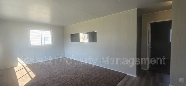 Building Photo - 536 Royalton Dr