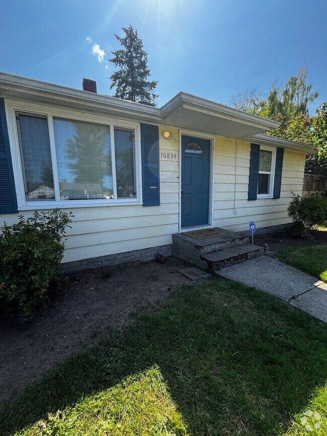 Building Photo - Fully Renovated 2 BD and 1 BA w/ detached ...
