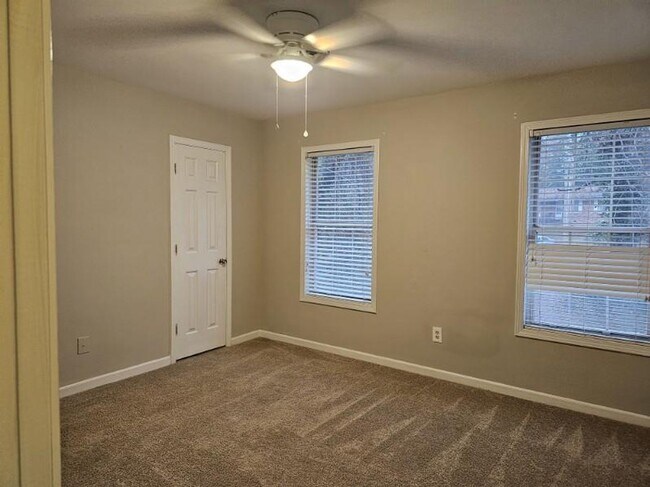 Building Photo - CHARMING 2 BEDROOM TOWNHOME-1/2 MILE FROM CLEMSON CAMPUS!