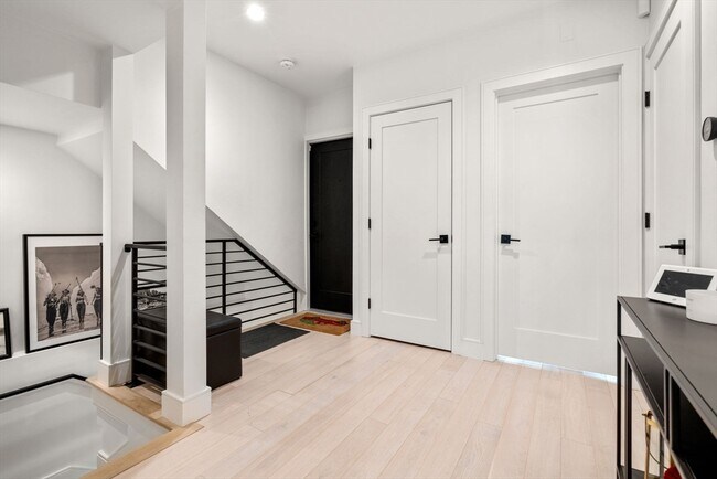 Building Photo - 75 Old Harbor St