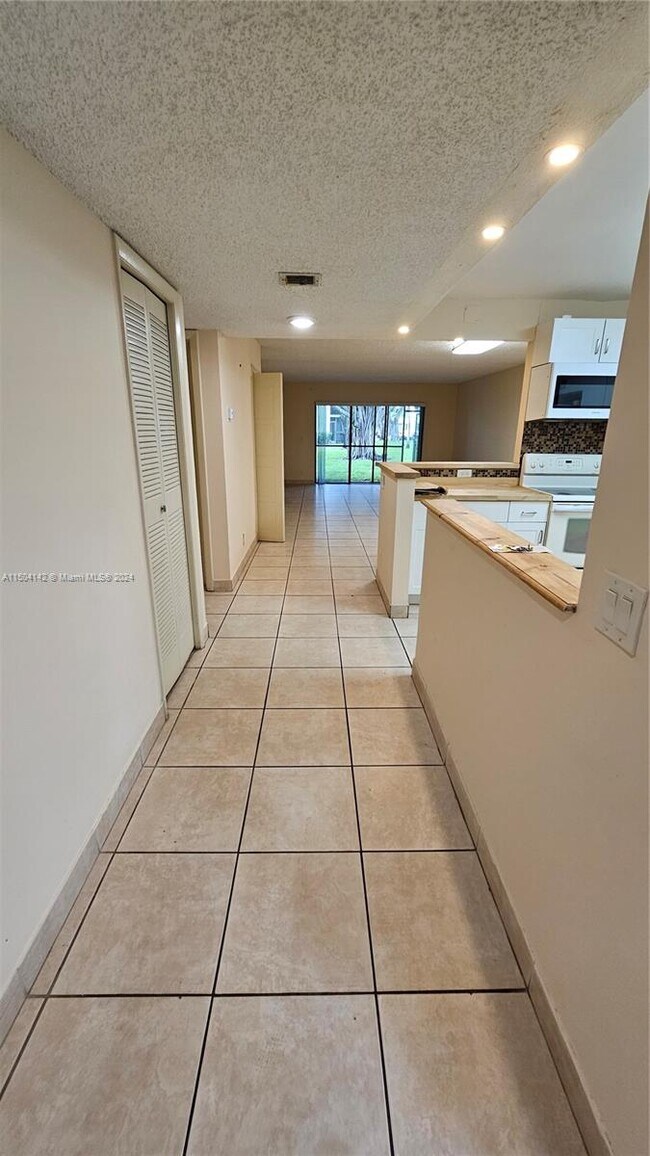 Building Photo - 16531 Blatt Blvd