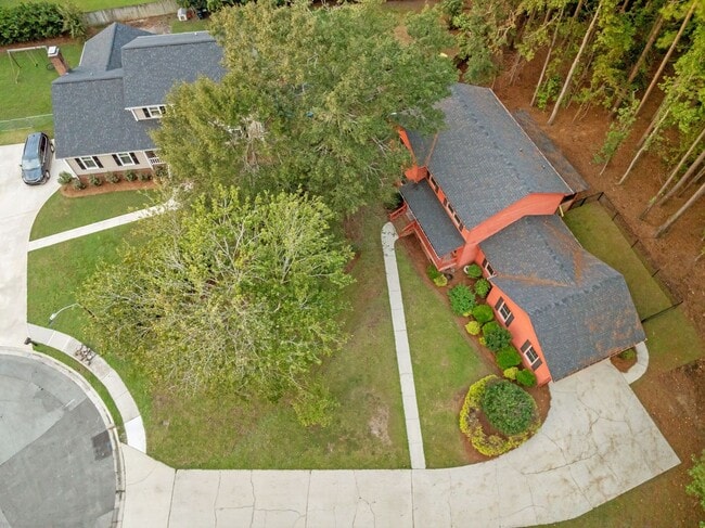 Building Photo - MOVE-IN READY $900 off first month