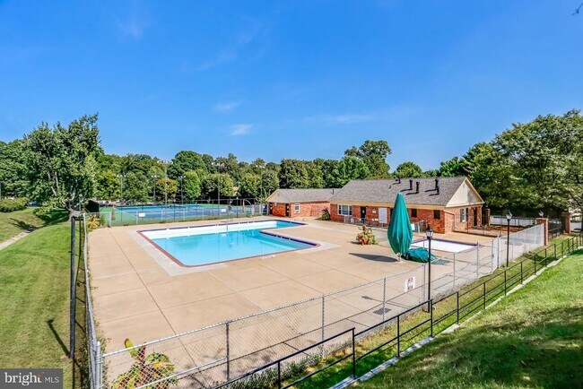 Building Photo - 8326 Darlington St