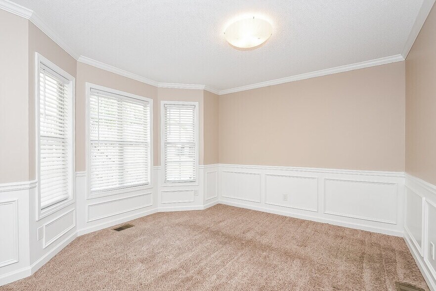 Building Photo - 4084 Mt Vernon Dr