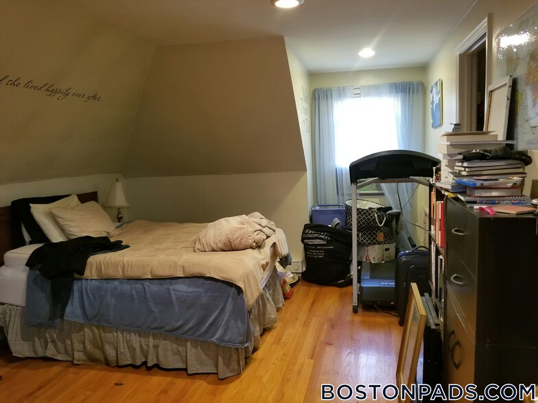 Building Photo - 14 Gardner St