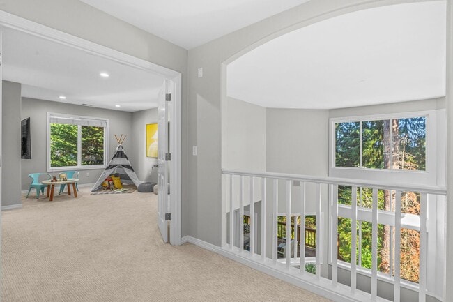 Building Photo - Luxury 4 bed 4 bath home in Lakemont, Bellevue