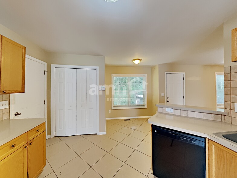 Building Photo - 710 Ridgewood Way