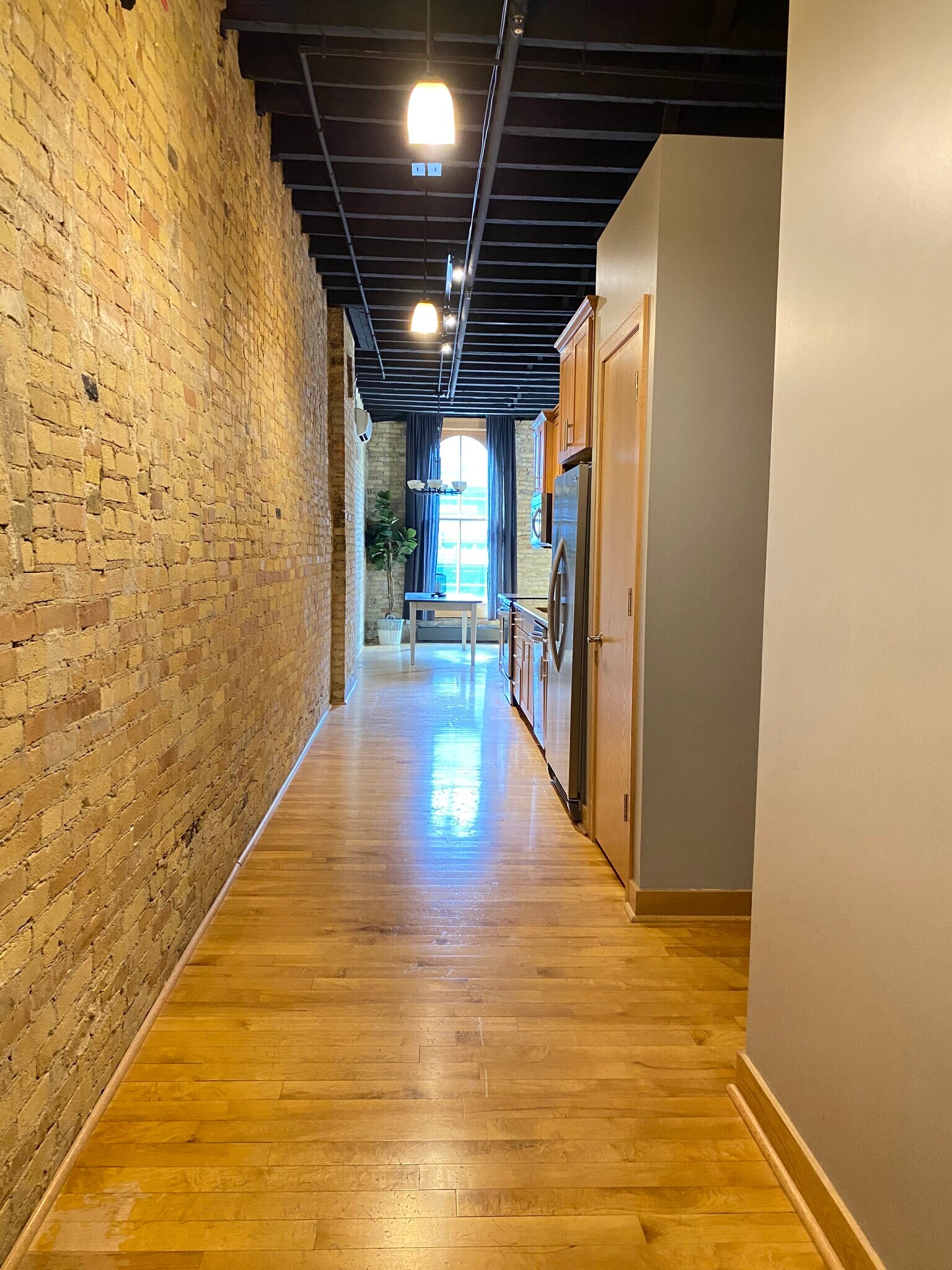 Entry - 522 N Water St